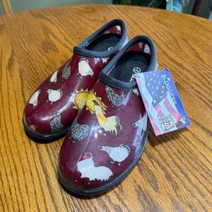 Farmland Chicken Print Barn Sloggers Clogs Waterproof Garden Shoes Size 7 NWT